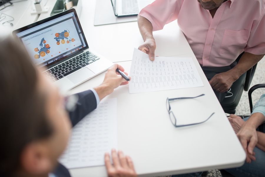 Rencontre de planification technologique avec un consultant ORDINAT